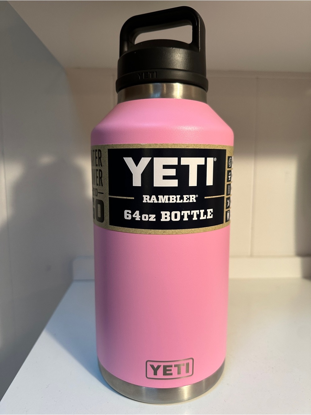 Yeti 64 OZ WATER BOTTLE Power Pink. New